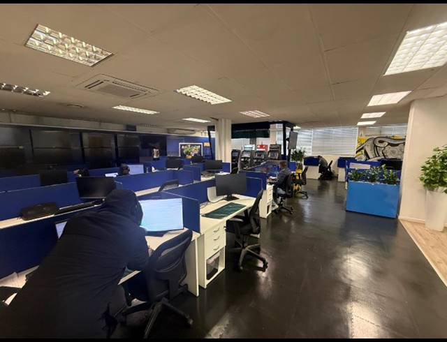 2,366M² WAREHOUSE TO LET IN PAARDEN EILAND